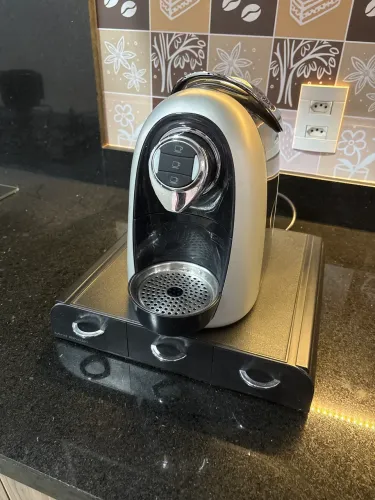 Máquina de café em cápsula 3 coracoes