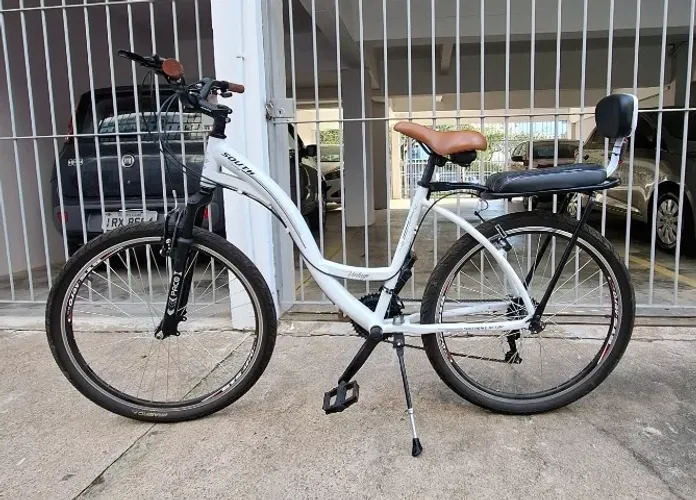 BICICLETA DE ALUMINIO COM ASSENTO TRASEIRO.