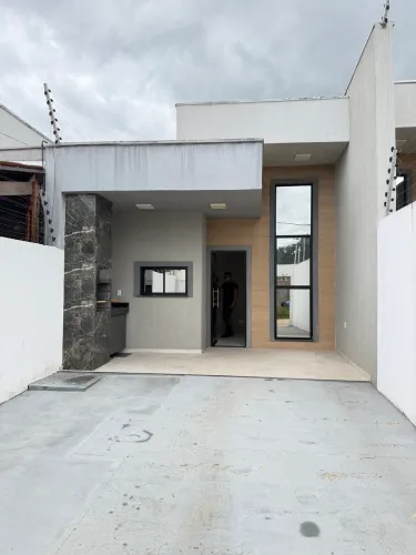 Casa Plana com 03 Quartos e Projetados Bairro Urucunema