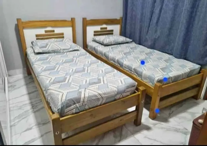 Cama de madeira solteiro nova.