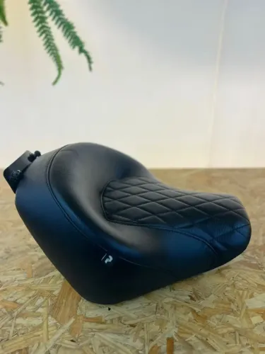 Banco Piloto Comfort Softail Breakout 2018 + Pedrinho
