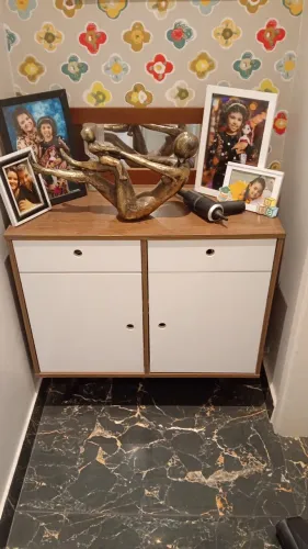 Armário para sala com 2 portas e 2 gavetas