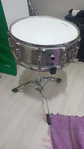 Caixa Turbo 14", pele original, 10 parafusos de afinação, anos 2000, com pedestal