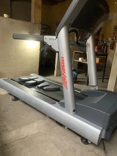 Esteira Life Fitness integrity