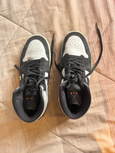 Air Jordan Mid 1 SE
