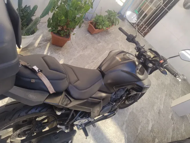 Moto de excelente procedência.