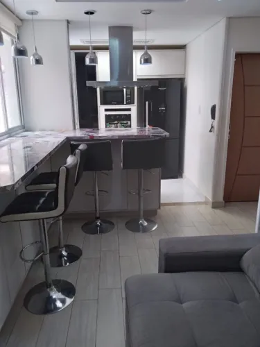 Apartamento Mobiliado no Térreo com Área Privativa à Venda