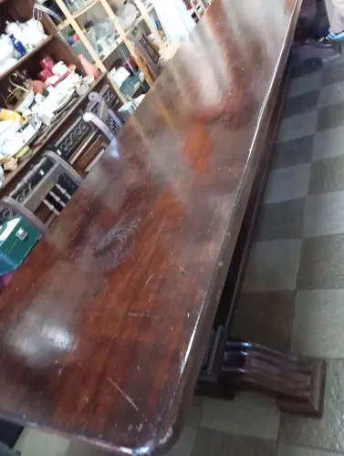Mesa de jantar única.
