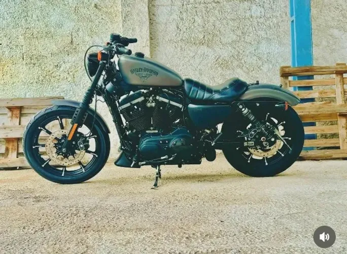 Harley Davidson Sportster XL883 Iron c/ alguns acessórios