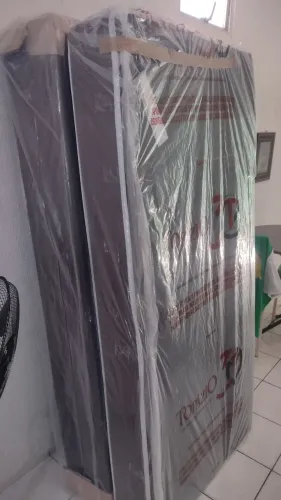 Vende-se uma cama de solteiro marca topázio 