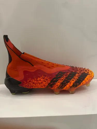 Chuteira adidas predator vermelha com preto,usada mas está em perfeito estado,tamanho 36