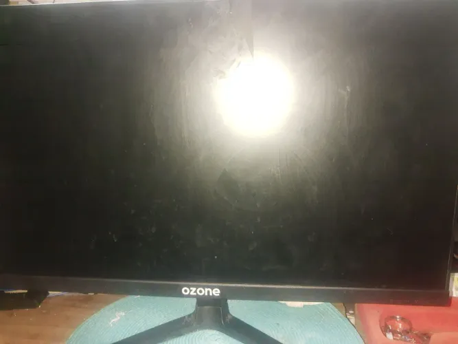 Monitor Ozone 24 Polegadas 144HZ Com Defeito Na Tela