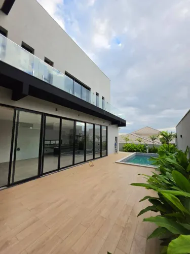 Casa de Alto Padrão à Venda no Condomínio Villa Jardim Cuiabá/MT