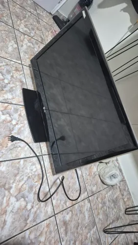 TV LG ( ACHO QUE E 32 POLEGADAS)