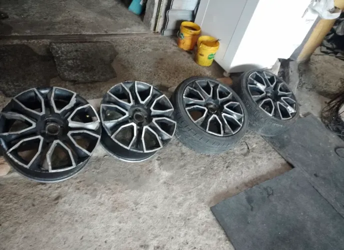 Rodas 17 com pneu 4 furos