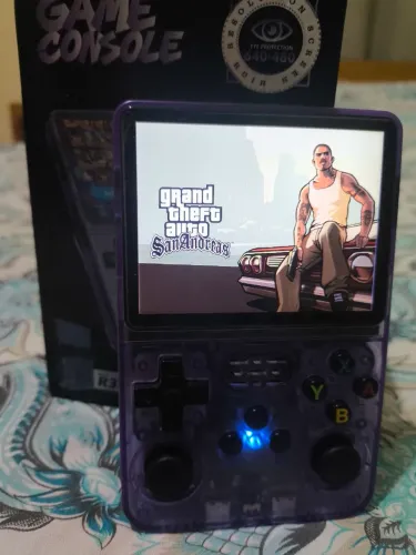 Console Vídeo Game Portátil R36S + Cartão 64GB com jogos + Película + Grip + Dongle Wi-fi.