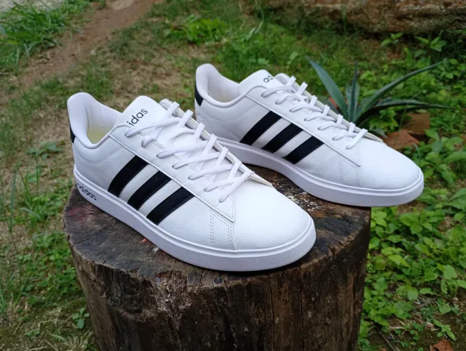 Tênis adidas