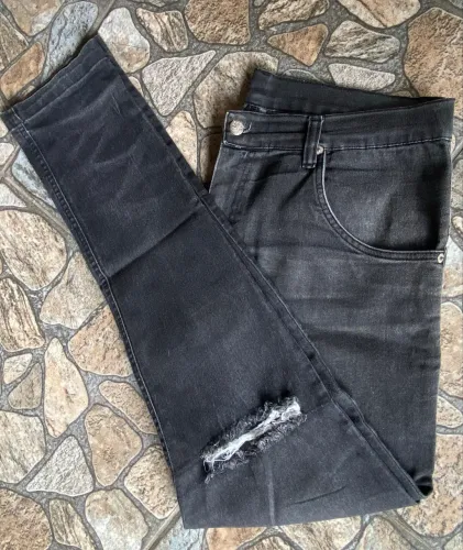 Calça Jeans Preta Destroyed Masc - Tam. 42