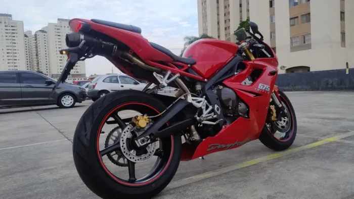 TRIUMPH DAYTONA 675