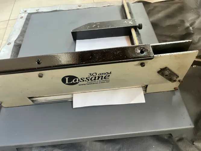 Guilhotina Lassane Semi Industrial 51cm A3 - GSI 51 Plus - 300 Folhas - R$ 2.250,00