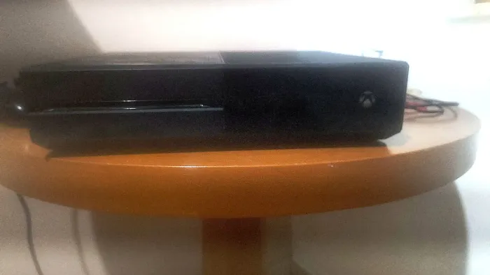 Vendo x box one fat, 500 g, um controle, cabo HDMI e fonte originais. Vai nb2k26 e Eafc26