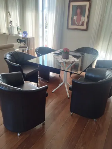 6 poltronas de couro (cor preto)