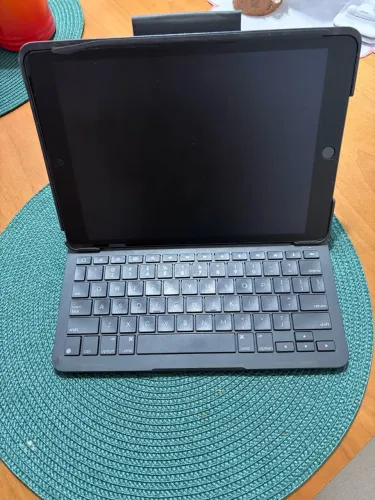 IPAD 9 64GB + case teclado Logitech