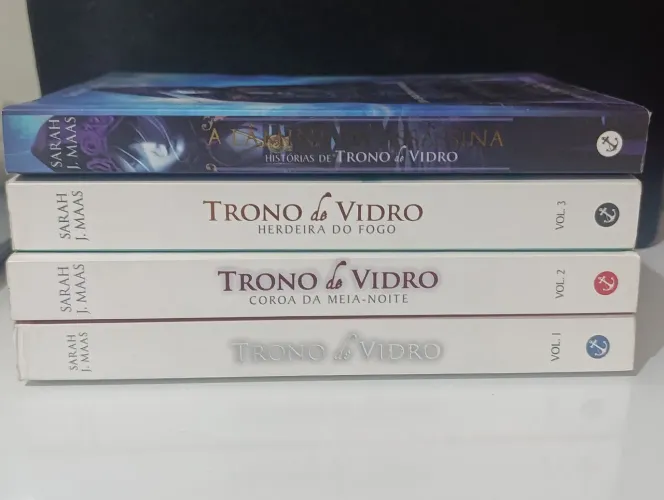 Livros trono de livros (capa antiga)