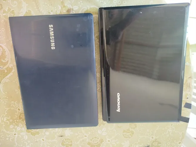 Vendo dois notebooks para retirada de peças