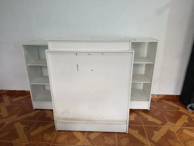 Kit 3 Balcão Vitrine frente loja - Usado possui marcas de Uso