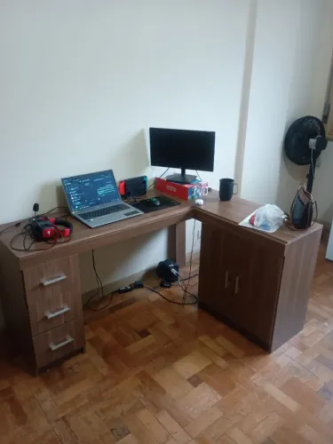 Escrivaninha de canto