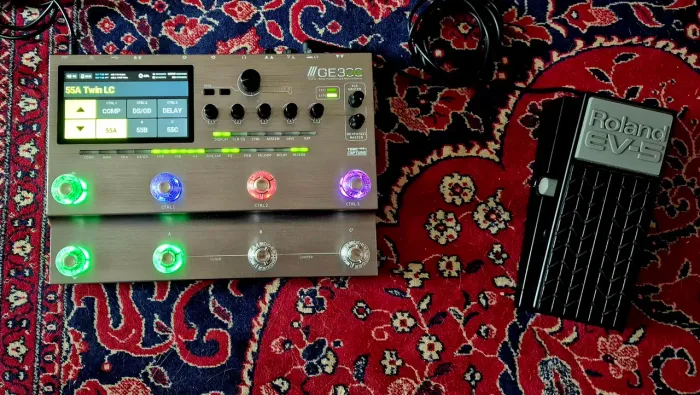 MOOER GE300 LITE + PEDAL DE EXPRESSÃO/VOLUME ROLAND EV-5