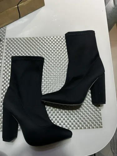 Bota da SHEIN usada somente uma vez