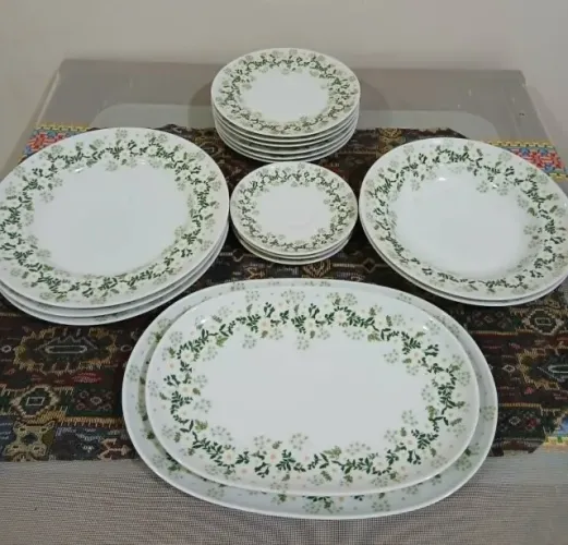 conjunto de porcelana da marca Real Brasil