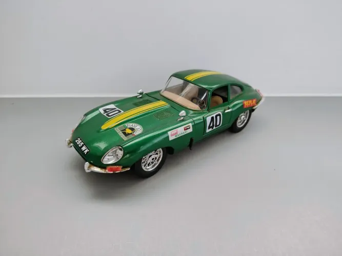 Jaguar E Type 1/18 Burago #40