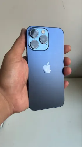 iPhone 15 Pro Max 256GB c detalhe