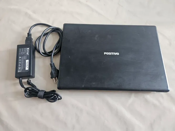Vendo Notebook positivo unique S1991 na cor preto, com tela de 14" polegadas