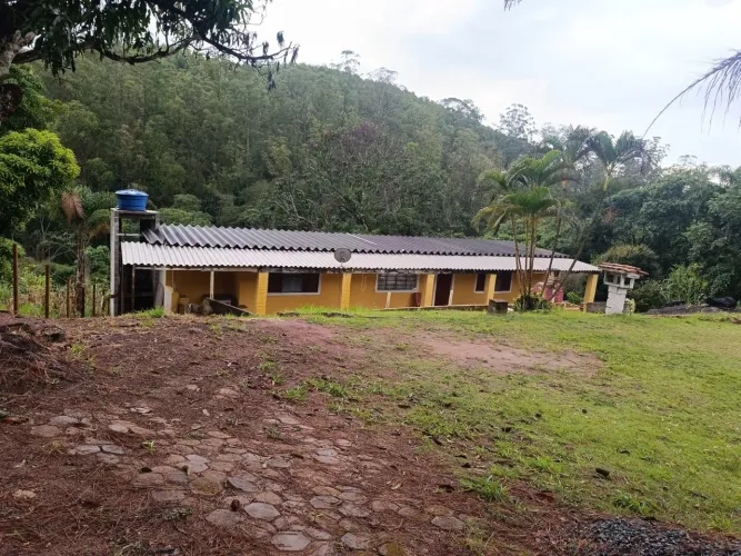 Vendo essa excelente chácara em Paraibuna 