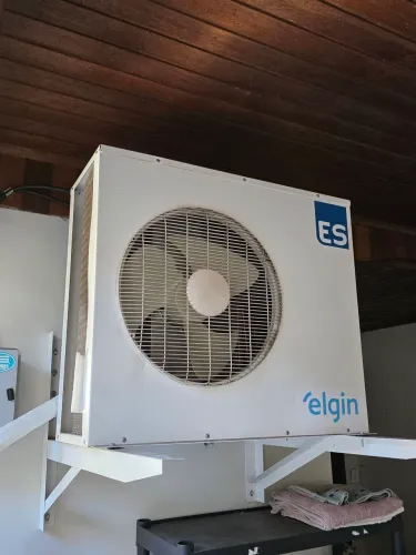 Condensadora Elgin 1.5cv 24000 BTU R22 (pouco usada)