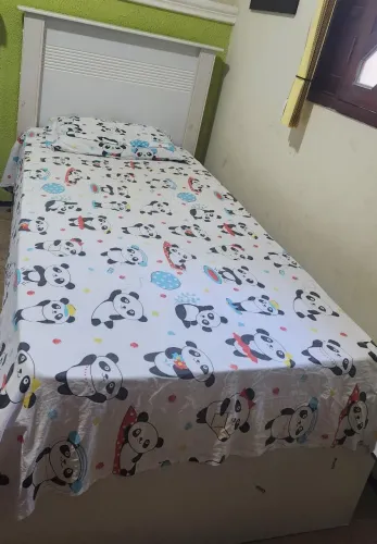 Vendo 1 camas de solteiro.