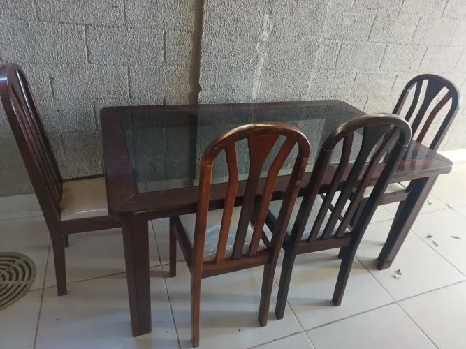 Mesa com 6 cadeiras