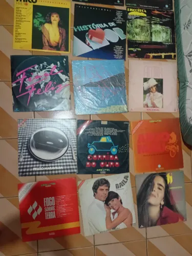 Discos de vinil (olhar descrição)