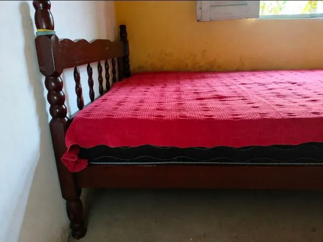 Cama de casal de madeira maciça + colchão Eurosono Vanity