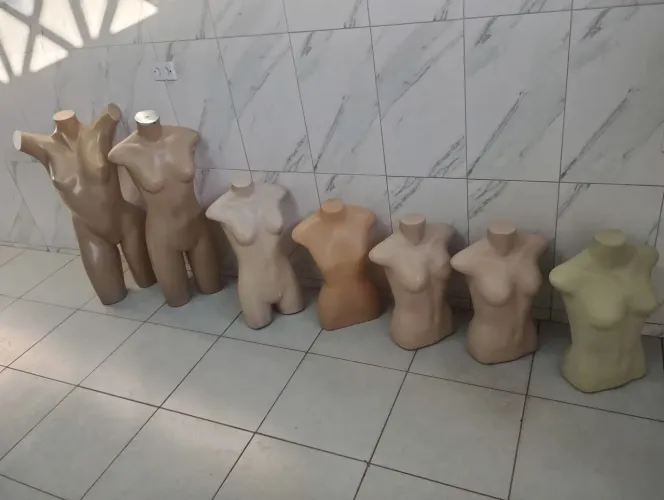 Kit Manequins plásticos para loja