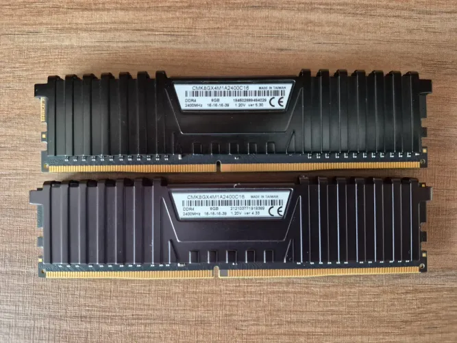 Memória RAM DDR4 Corsair Vengeance 8GB 2400MHz