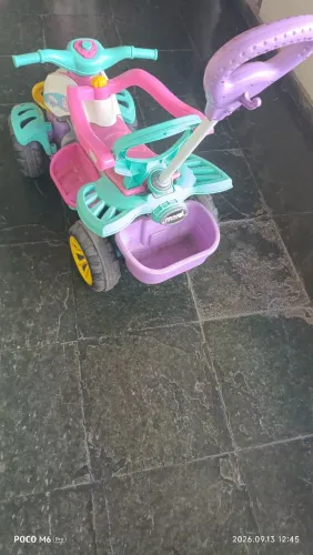 Quadriciclo infantil usado