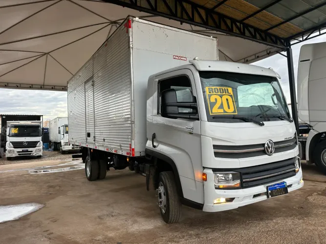 VW 11-180 ano:2020 Bau de 6.60 por 2.60 de altura 