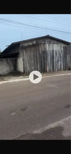 Vendo madeiras e telhas de barracão medindo 10x 13