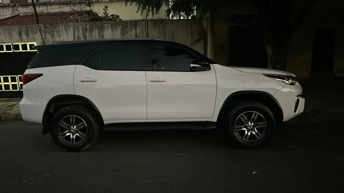 Toyota Hilux SW4 SR 4X2 2.7/ 2.7 Flex 16V Aut. 2017