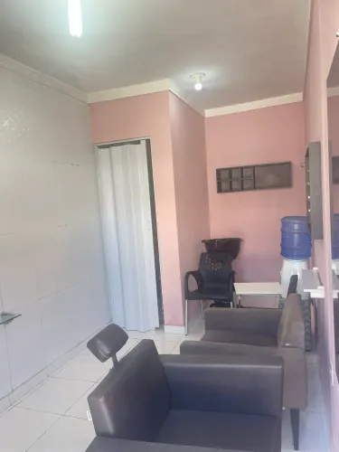 Ponto comercial para salão de beleza ou barbearia Próximo a Avenida Maria Lacerda 